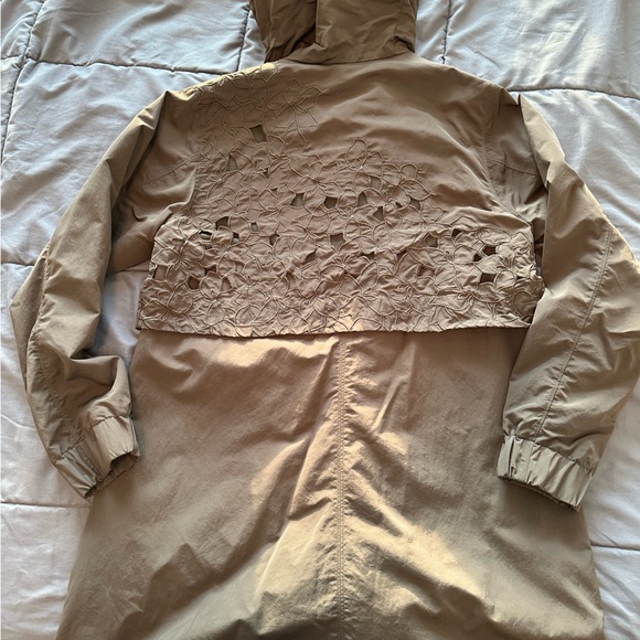 Lululemon Women’s Rain Jacket, Size 6, Olive - Picture 2 of 2